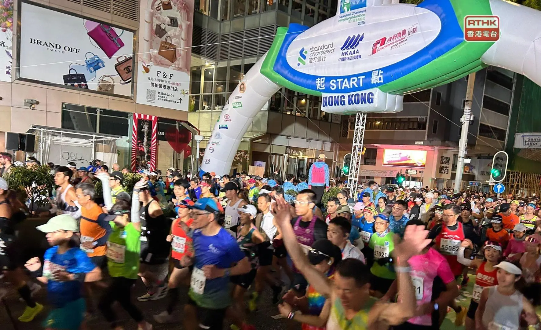 香港馬拉松又開鑼　跑前跑後備戰5件事: 2025香港馬拉松有大約74000名跑手參與，為跑界一年一度盛事（圖片來源：港台新聞網站）