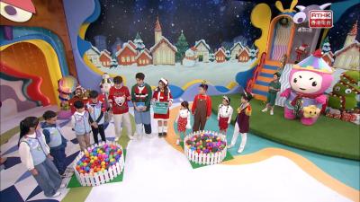 層層疉聖誕樹與尋找聖誕物品