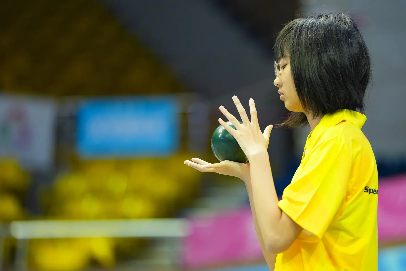 港隊滾球選手翟梓清,夥拍隊友林可凝在女雙E組賽事奪金(圖片來源:新華社)