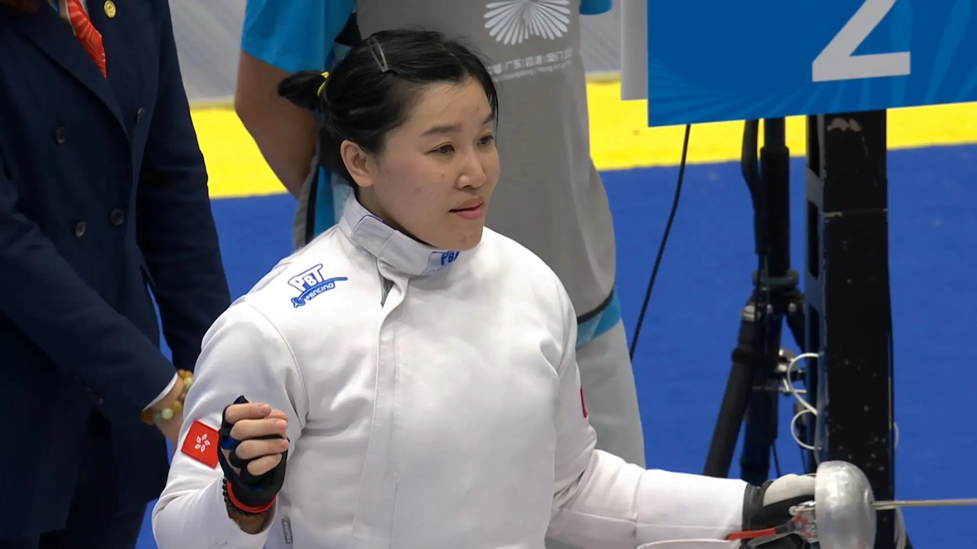 余翠怡在殘運女子個人重劍A級為港隊增添一面銀牌(比賽截圖)